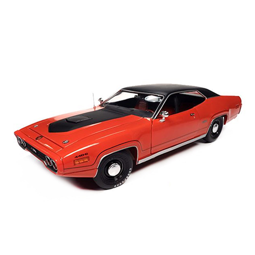 Auto World 1:18 Scale 1971 Plymouth GTX Hard Top Diecast Car Model