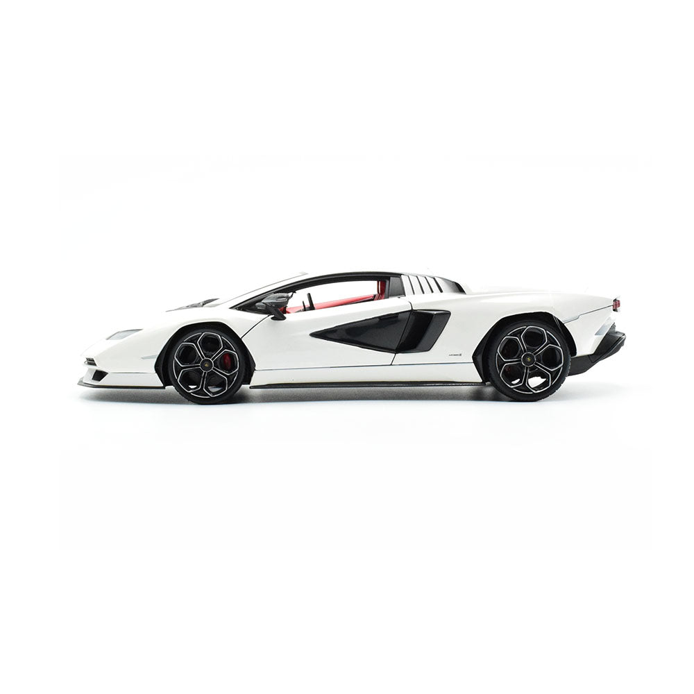 Maisto 1:18 Scale 2021 Lamborghini Countach LPI 800-4 White Diecast Model Car