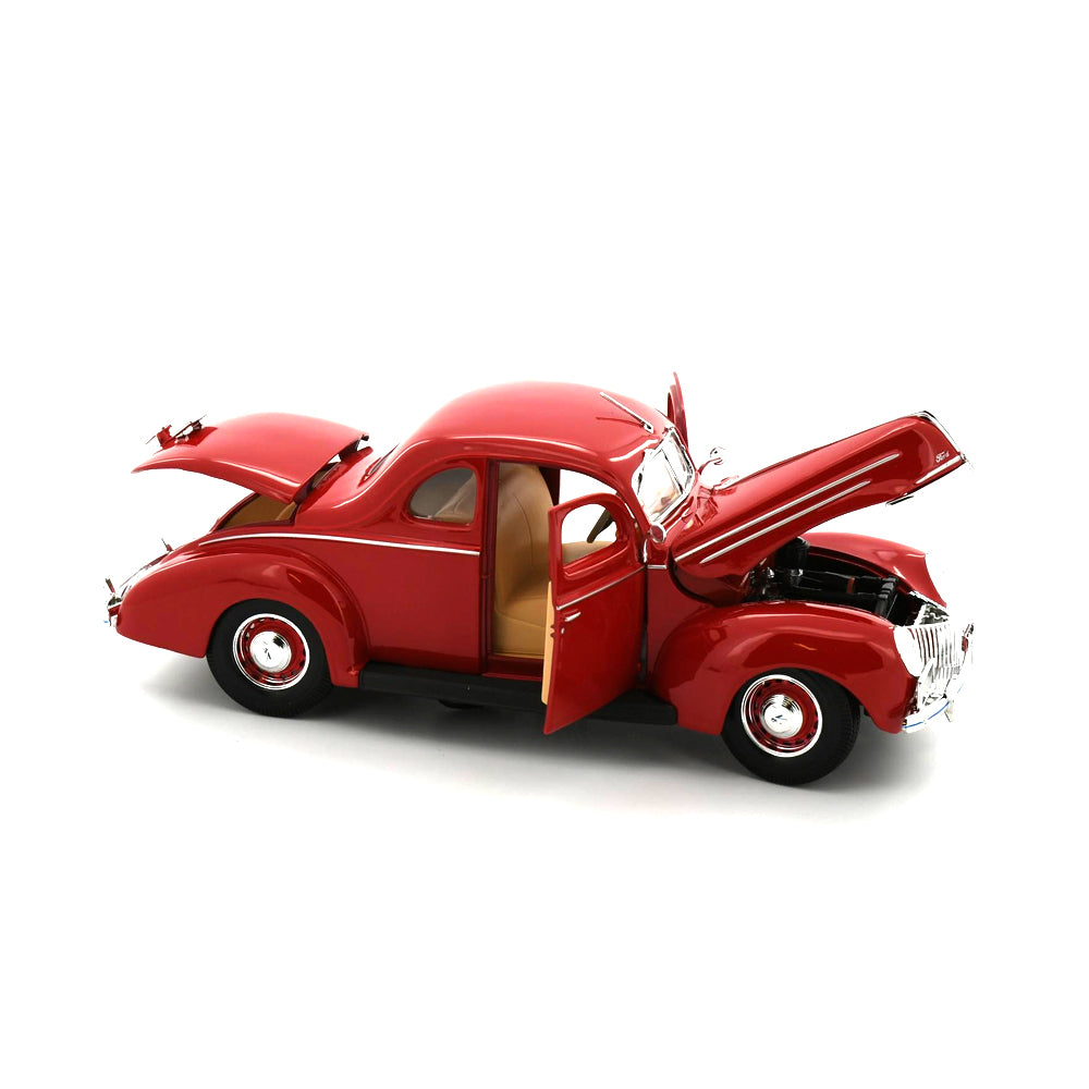 Maisto Licensed 1:18 Scale Ford Deluxe Coupe Mint 1939 Diecast Model Car Red