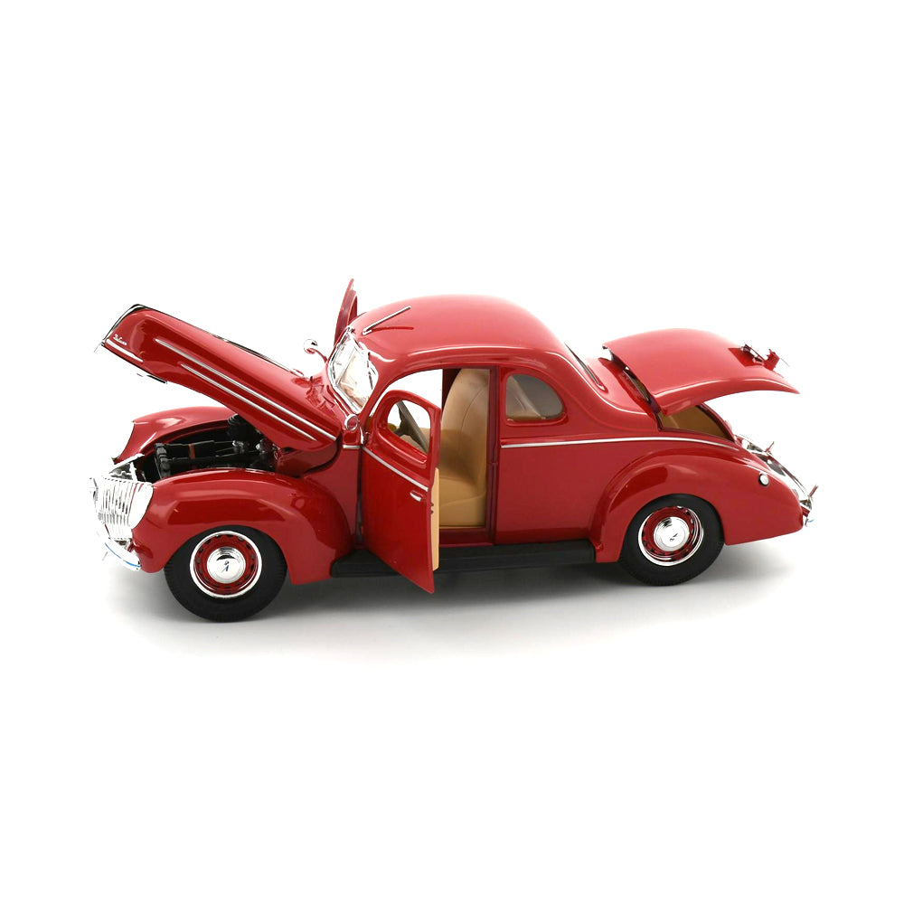 Maisto Licensed 1:18 Scale Ford Deluxe Coupe Mint 1939 Diecast Model Car Red
