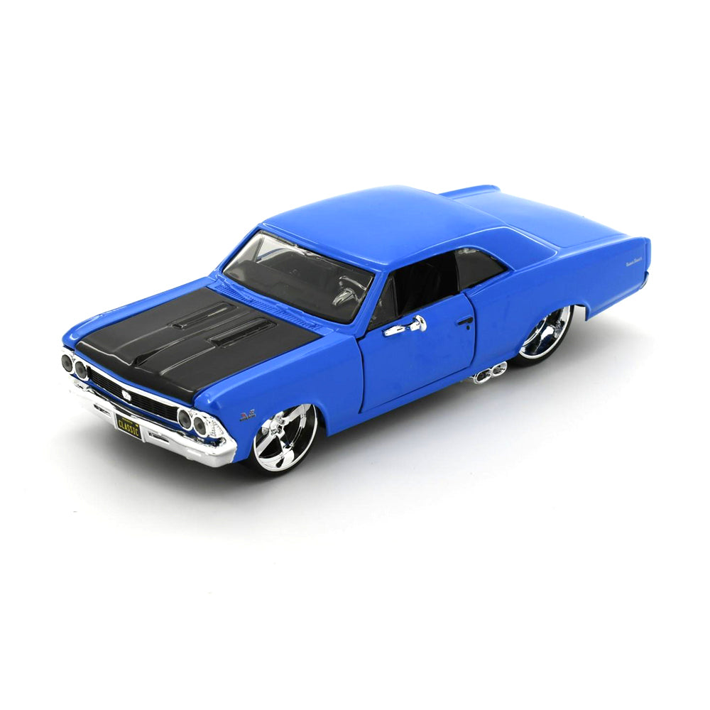 Maisto Licensed 1:24 Scale Classic Muscle 1966 Chevrolet Chevelle SS 396 Model Car Blue