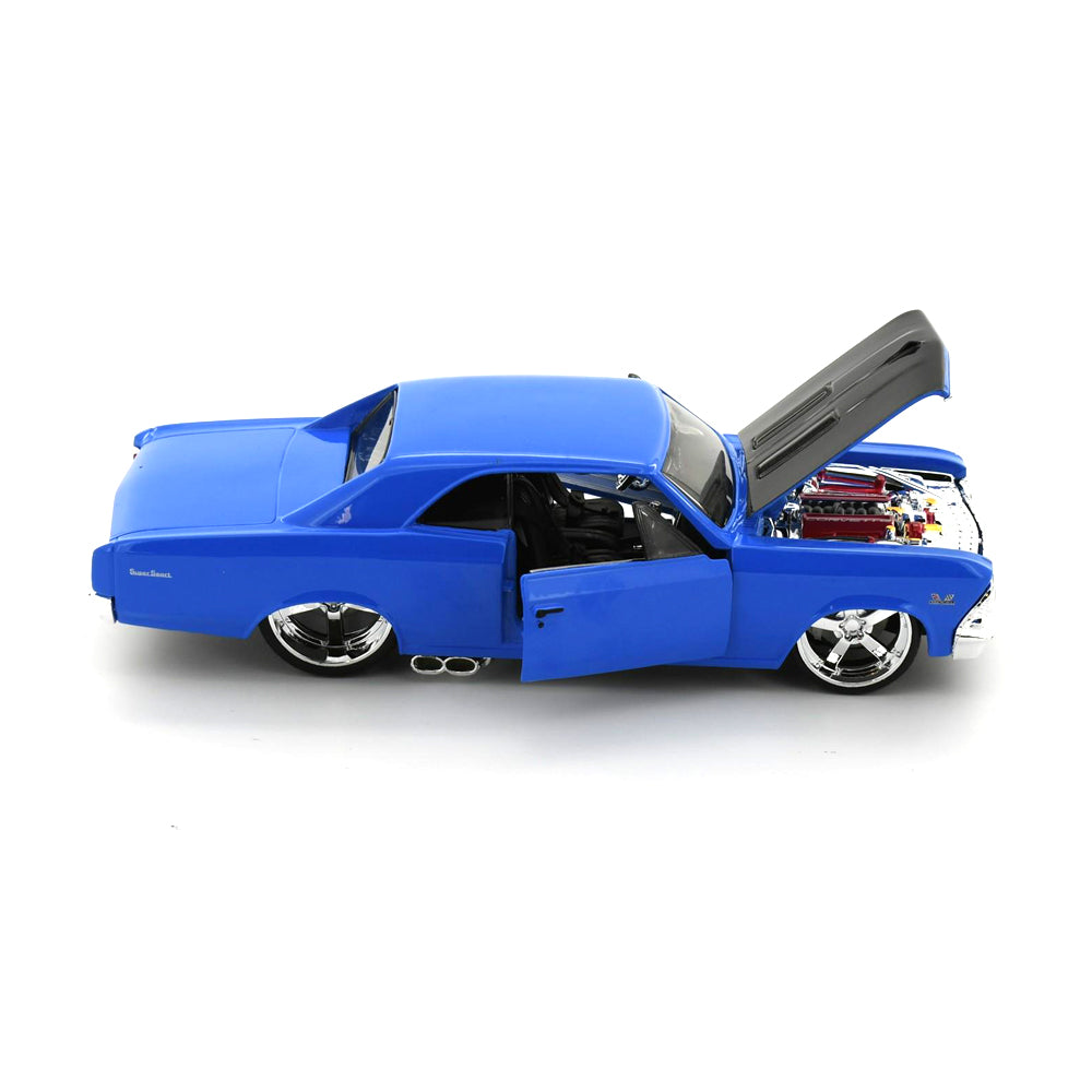 Maisto Licensed 1:24 Scale Classic Muscle 1966 Chevrolet Chevelle SS 396 Model Car Blue