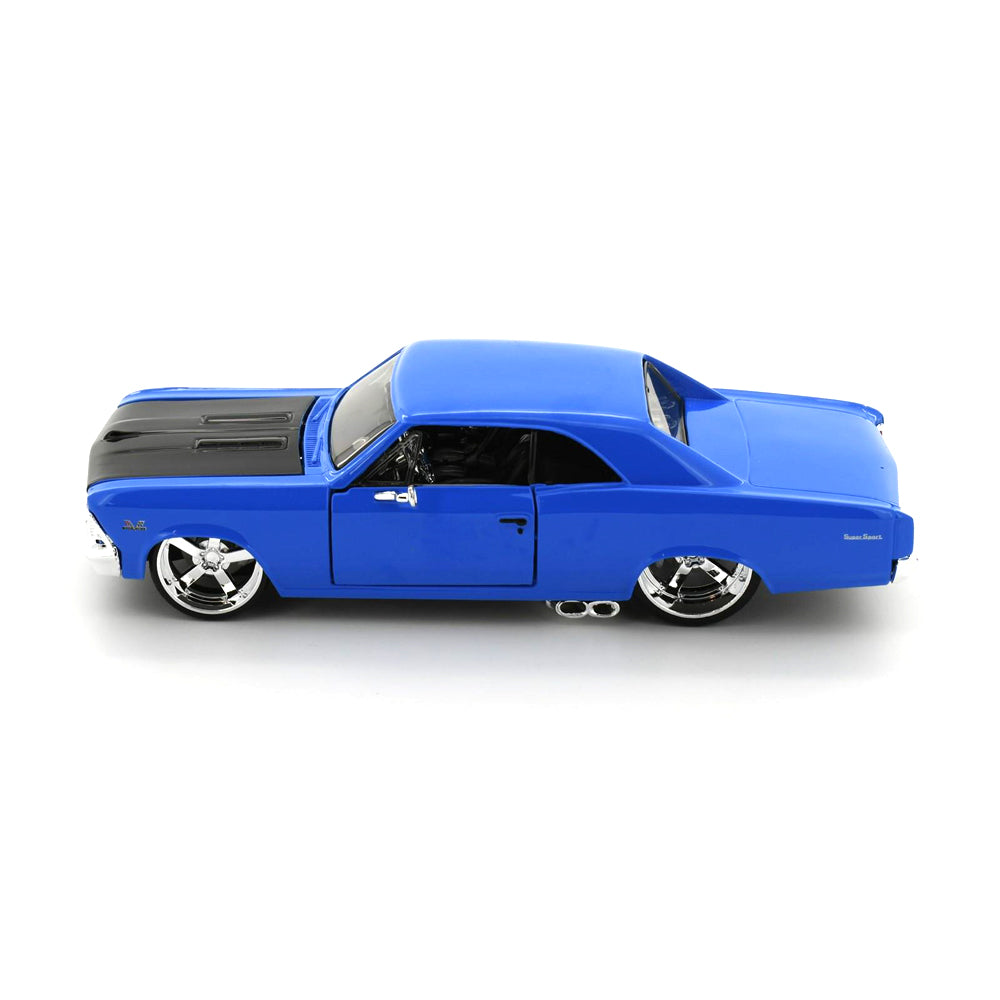 Maisto Licensed 1:24 Scale Classic Muscle 1966 Chevrolet Chevelle SS 396 Model Car Blue