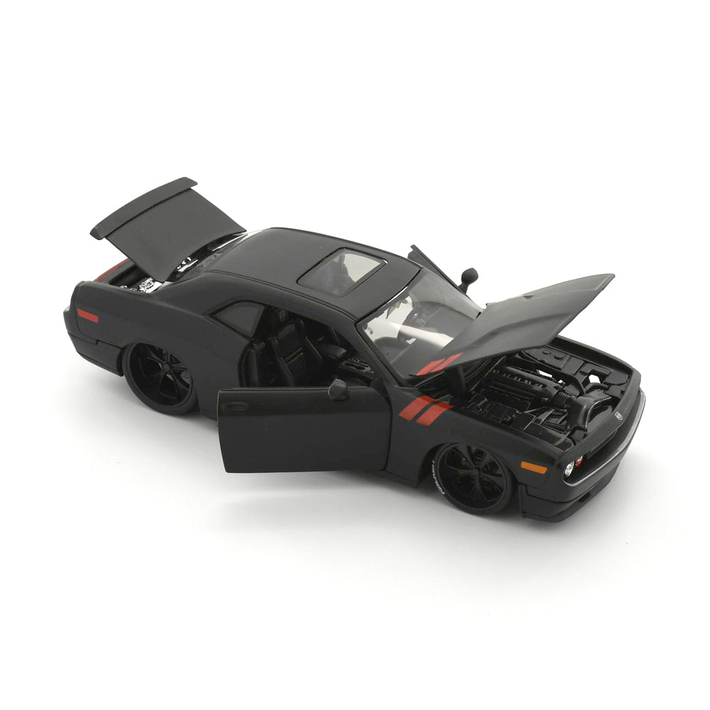 Maisto Licensed 1:24 Scale Modern Muscle 2008 Dodge Challenger Diecast Model Car Black