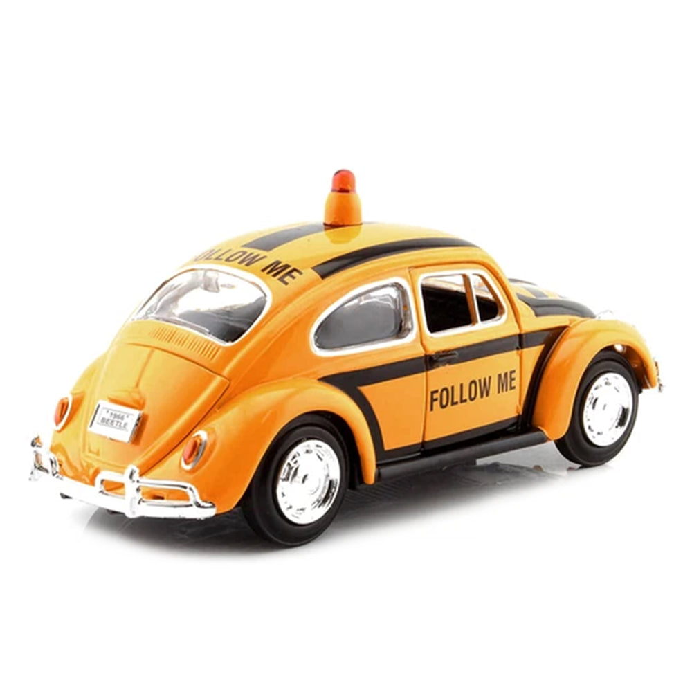 Motormax 1:24 Scale 1966 Volkswagen Beetle Follow Me Airport Service Diecast Car