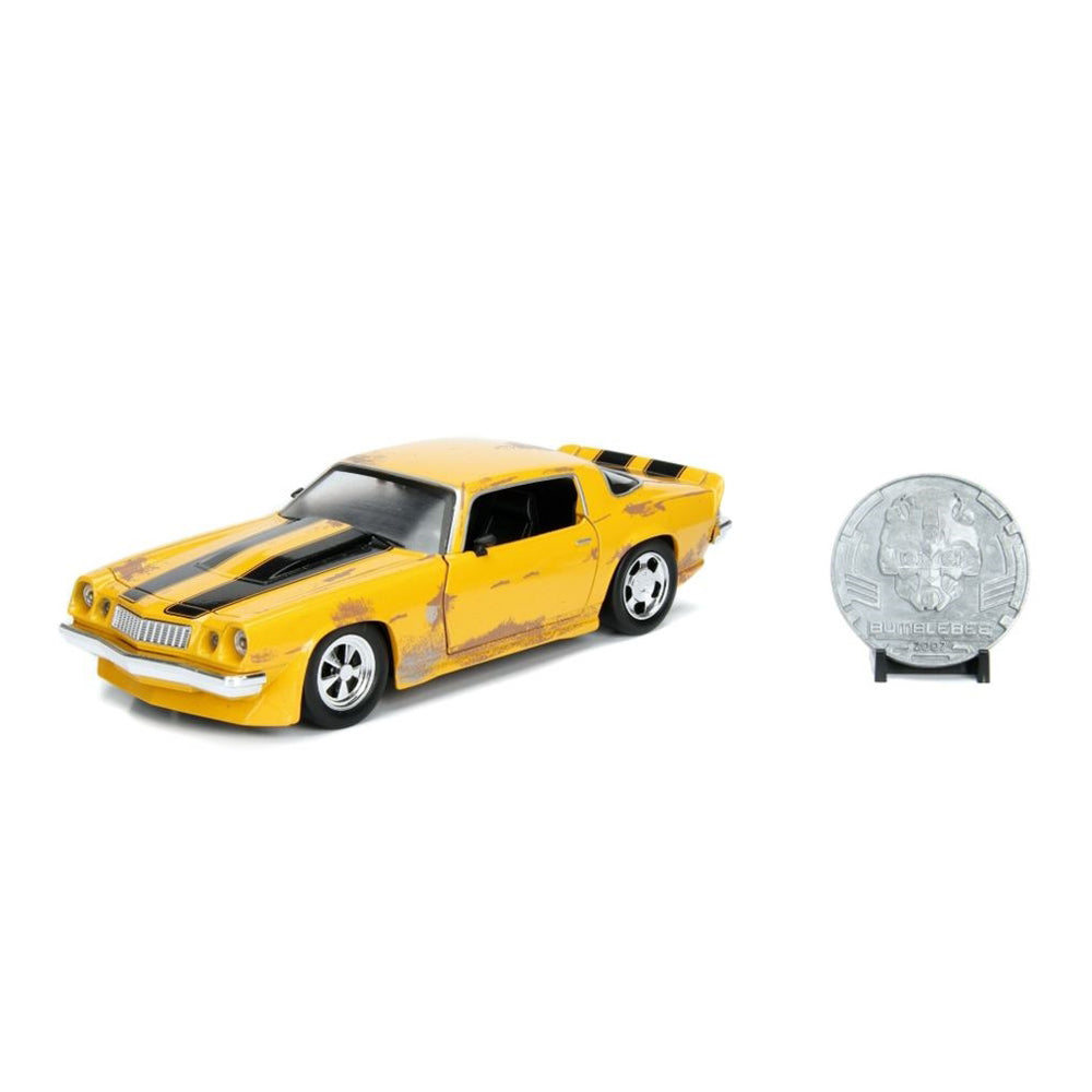 Jada 1:24 1977 Chevy Camaro Transformers Bumblebee & Collectible Coin Car Model
