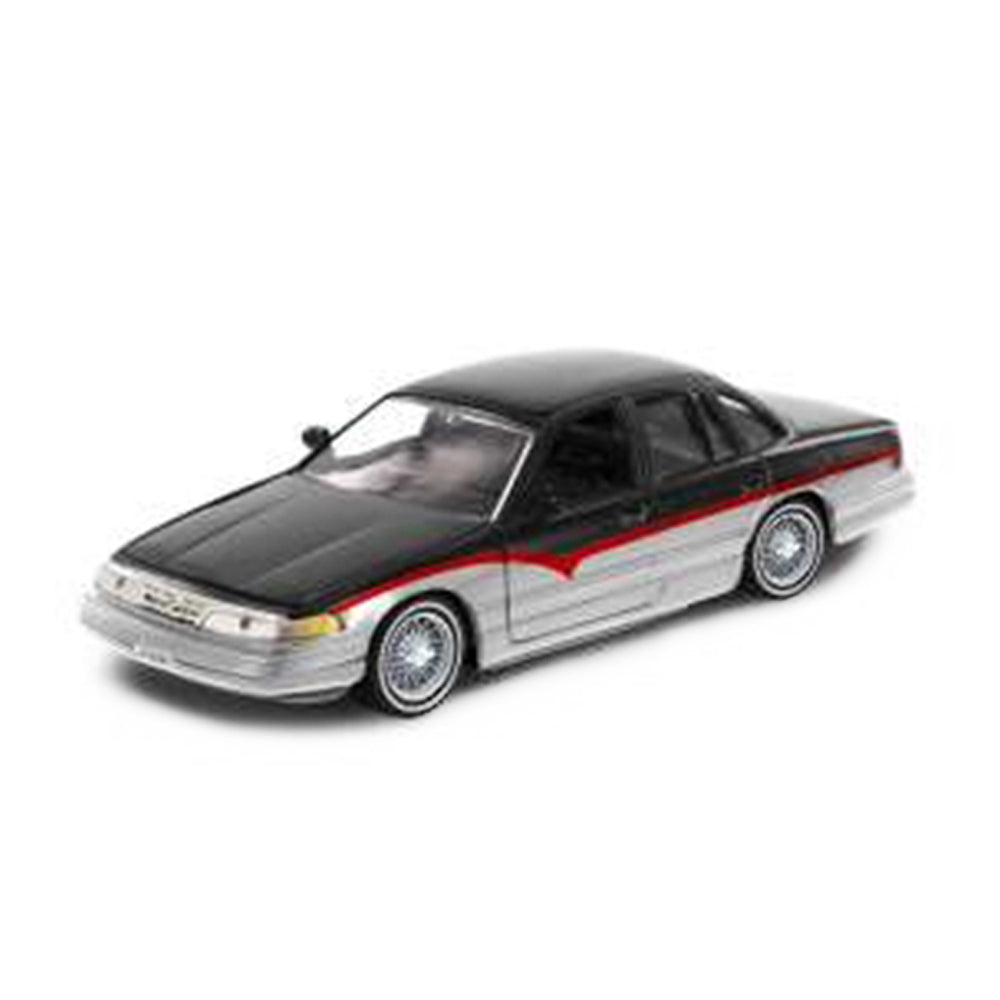 Motormax 1:24 Scale 1998 Ford Crown Victoria Lowrider Get Low Series Model Car