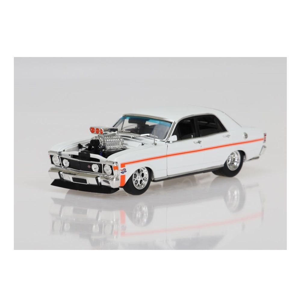 DDA 1:24 Scale Ford XW Slammed And Super Charged White Diecast Vehicle Model