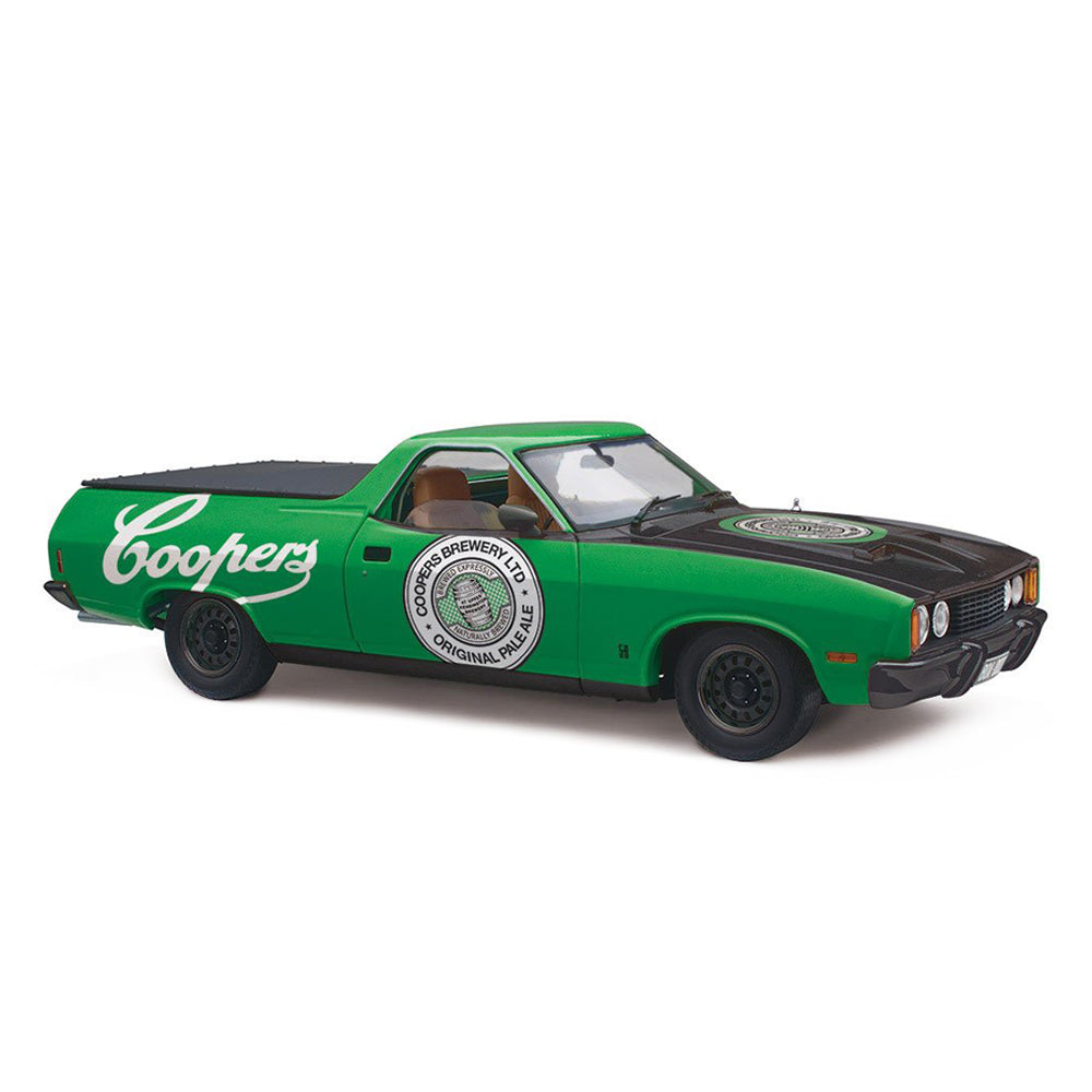Classic Carlectables 1:18 Scale Ford XC Utility Coopers With Kegs & Pallets Model Car