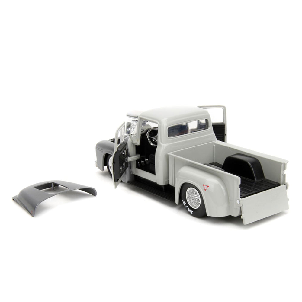 Jada 1:24 Scale Street Fighter Ford F-100 1956 Pickup & Guile Figure Diecast Model