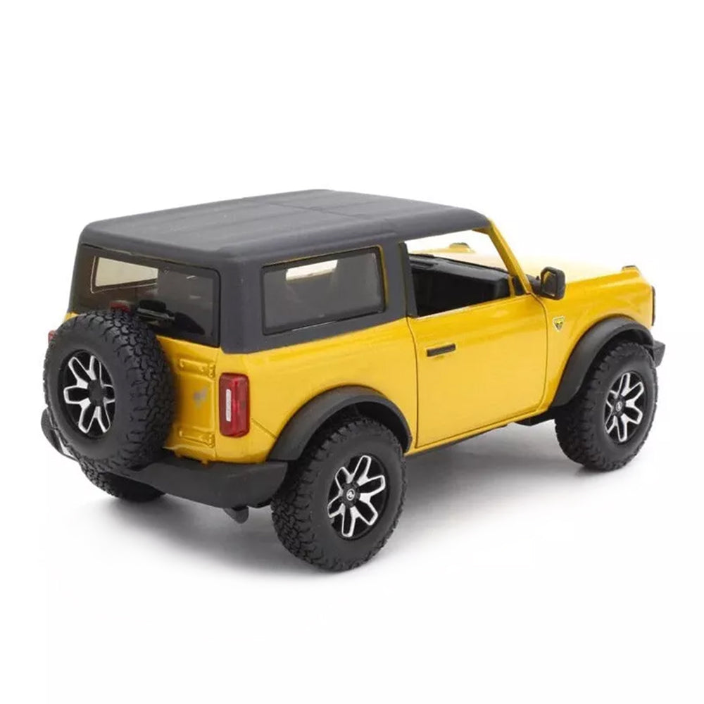 Maisto 1:24 Scale 2021 Ford Bronco Badlands 2 Door SUV Yellow Diecast Car