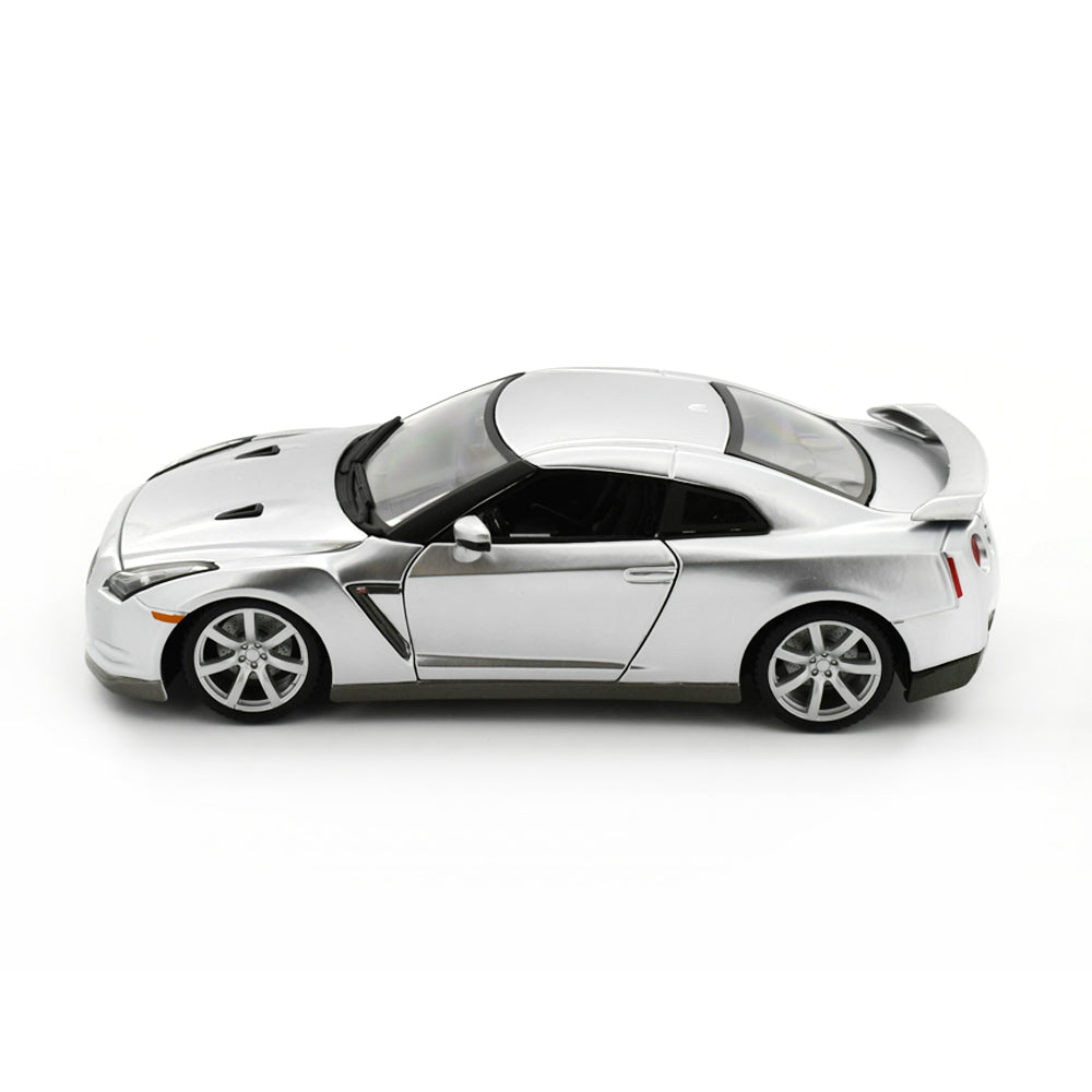 Bburago Licensed 1:18 Scale 2009 Nissan GT-R R-35 Diecast Model Car Silver