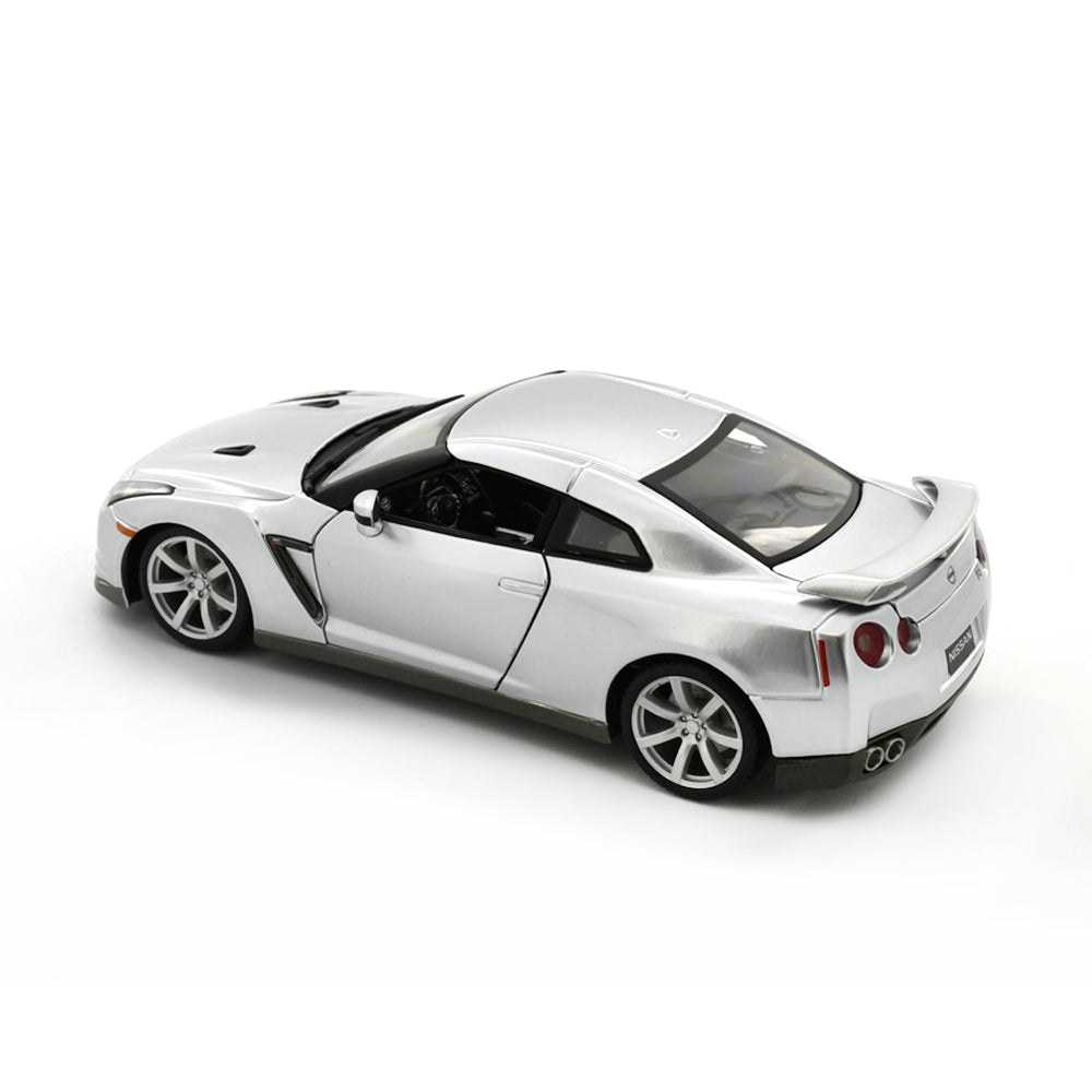 Bburago Licensed 1:18 Scale 2009 Nissan GT-R R-35 Diecast Model Car Silver