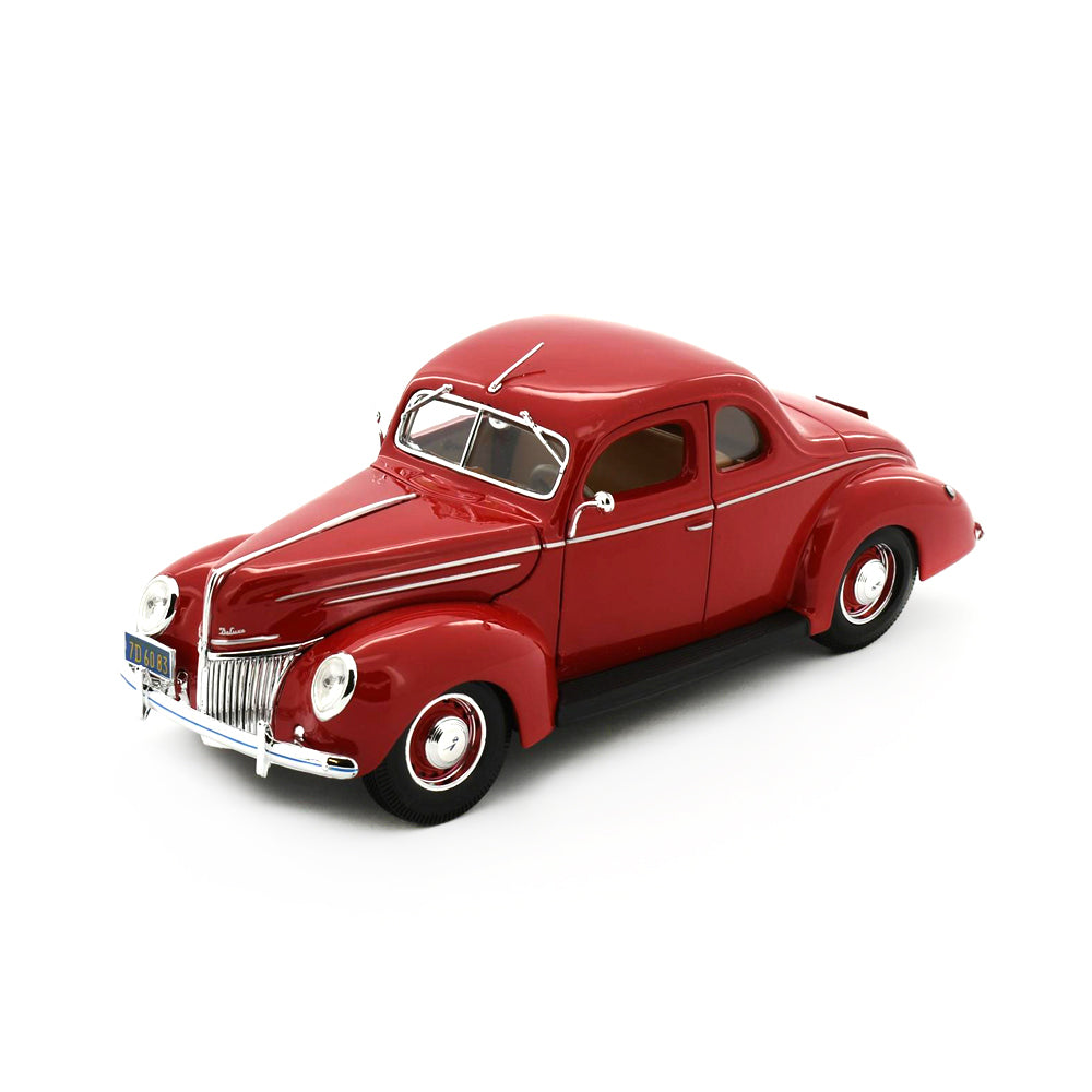 Maisto Licensed 1:18 Scale Ford Deluxe Coupe Mint 1939 Diecast Model Car Red