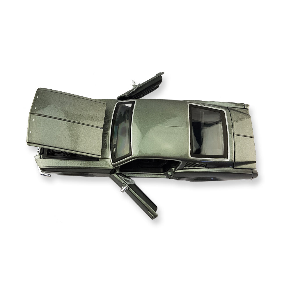 Maisto Licensed 1:24 Scale 1967 Ford Mustang GT Diecast Model Car Grey