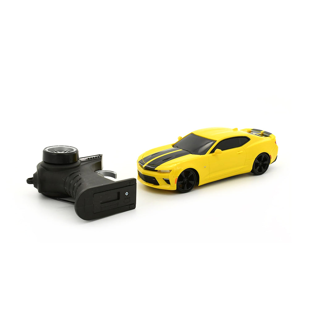 Maisto Licensed 1:24 Scale 2016 Chevrolet Camaro SS Yellow Remote Control Vehicle Toy