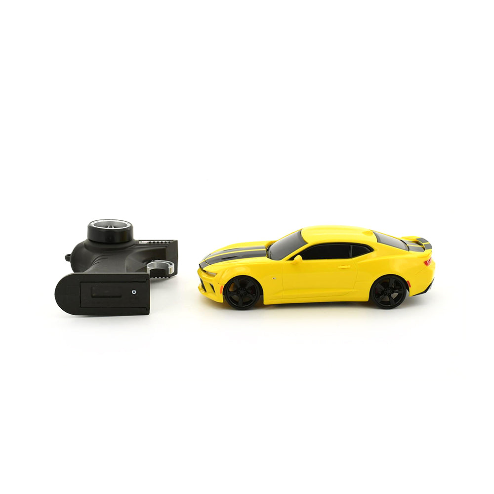 Maisto Licensed 1:24 Scale 2016 Chevrolet Camaro SS Yellow Remote Control Vehicle Toy
