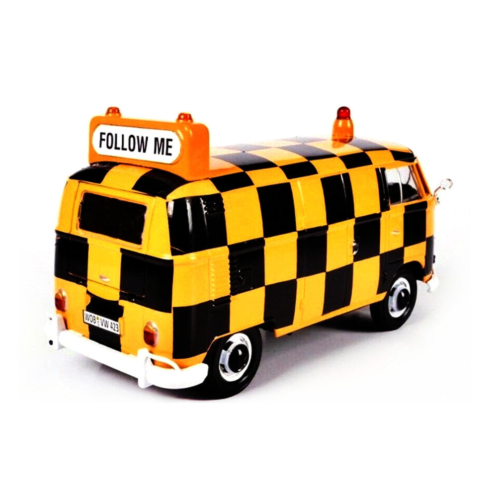 Motormax Licensed 1:24 ScaleVolkswagen Type 2 Airport Runway T1 Delivery Van Model Car