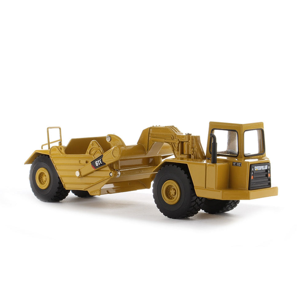 Diecast Masters 1:64 Scale CAT 611 Wheel Tractor Engineering Vehicle Toy Model