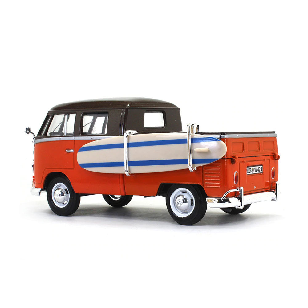 Motormax 1:24 Scale VolksWagen Type 2 With Surf Board T1 Pick Up Model