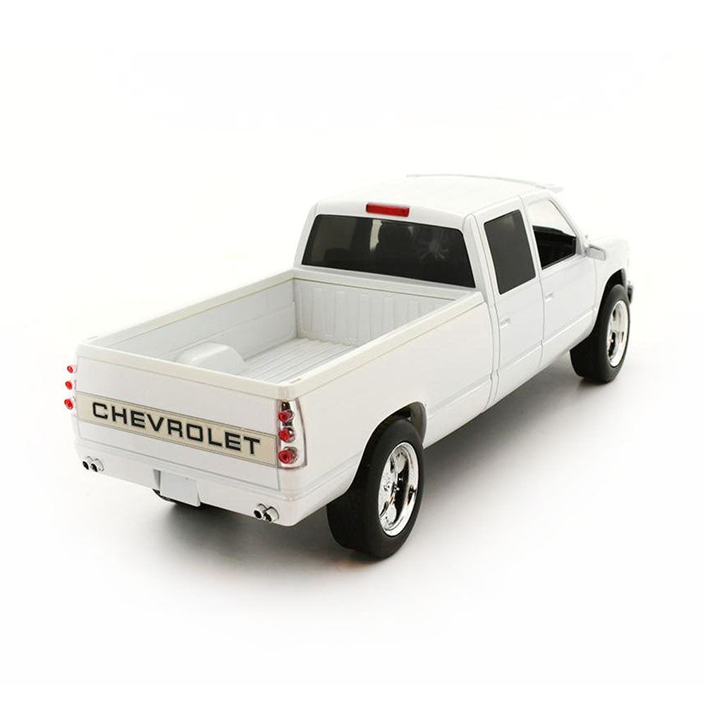 Greenlight Licensed 1:18 Scale Chevrolet 3500 Crew Cab Silverado Artisan 1997 Diecast Model Car Olympic White