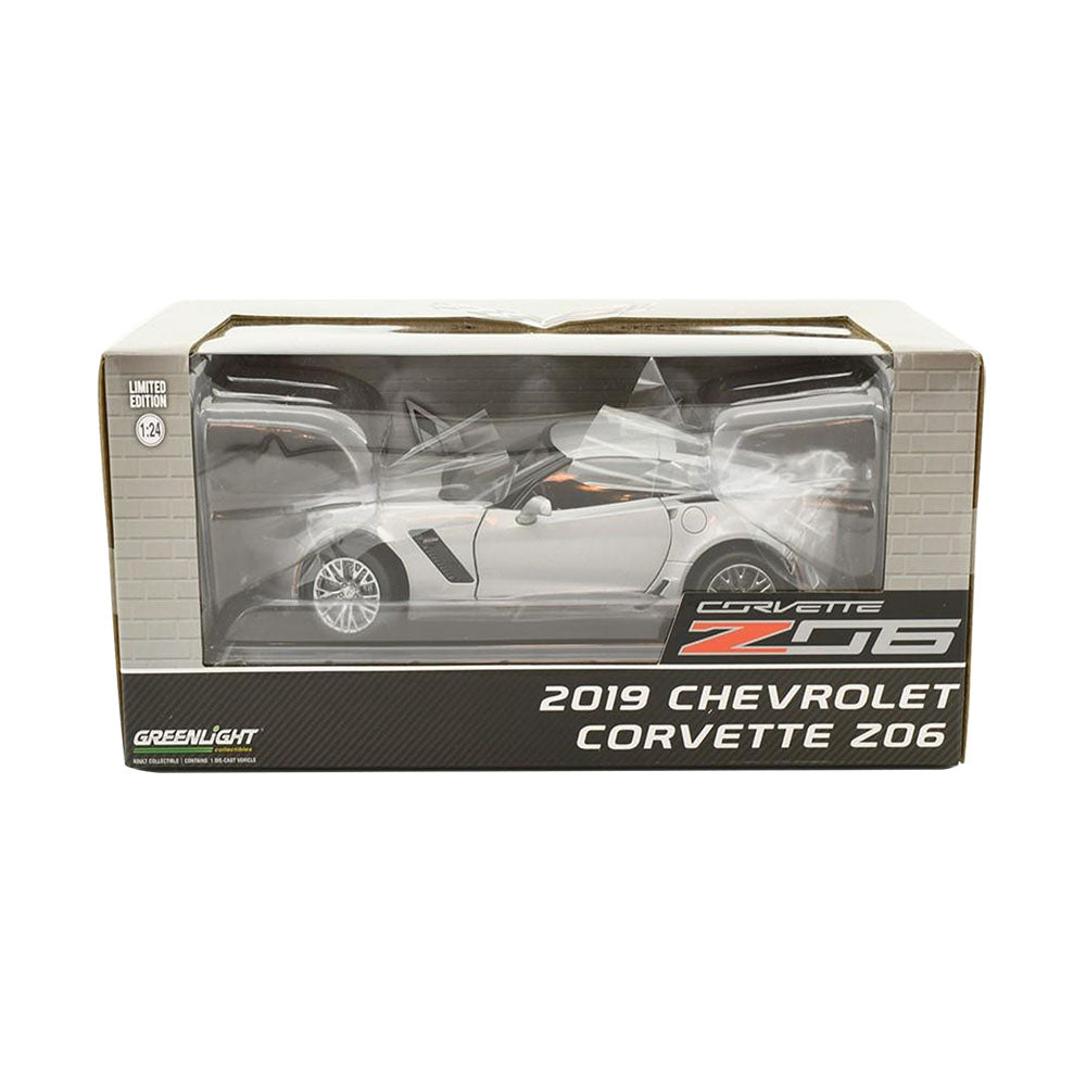 Greenlight Licensed 1:24 Scale Chevrolet Corvette Z06 Coupe 2019 Diecast Model Car Silver