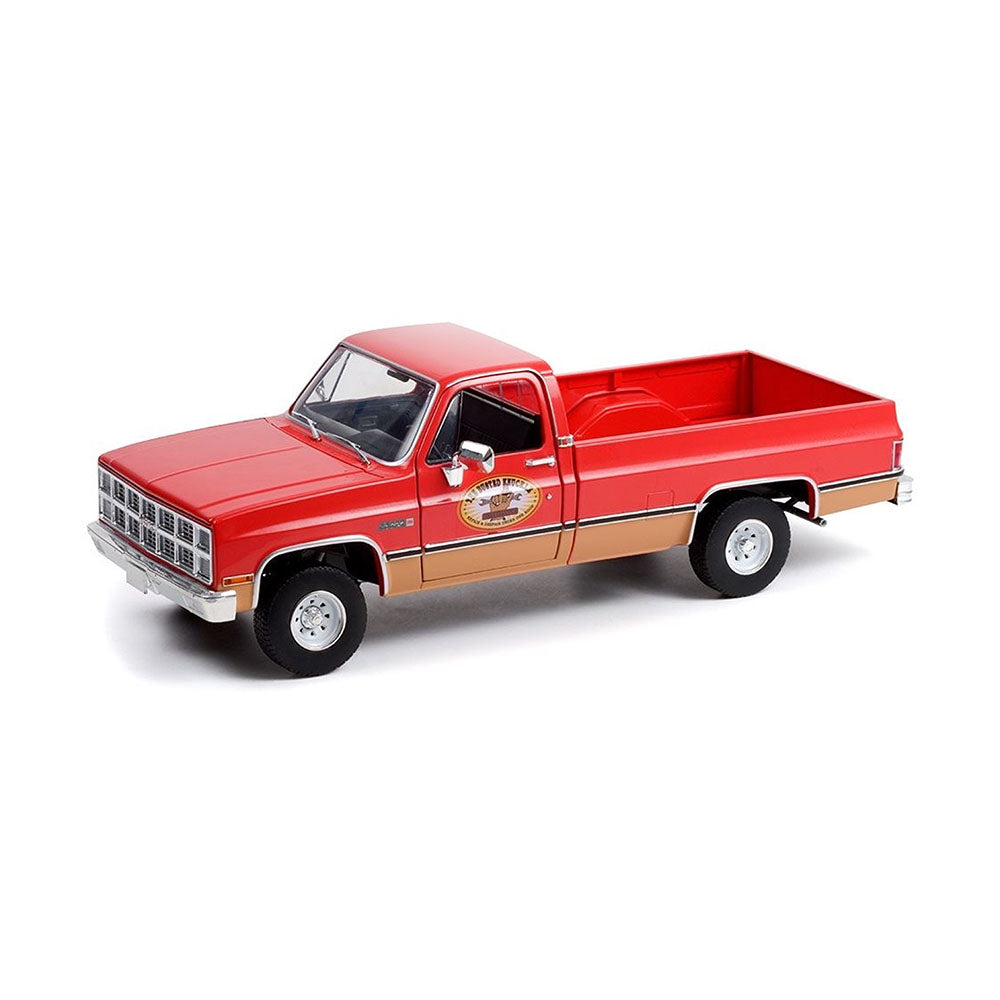 Greenlight Licensed 1:18 Scale GMC K-2500 Sierra Grande Pickup With Trailer Hitch 1982 Model Car