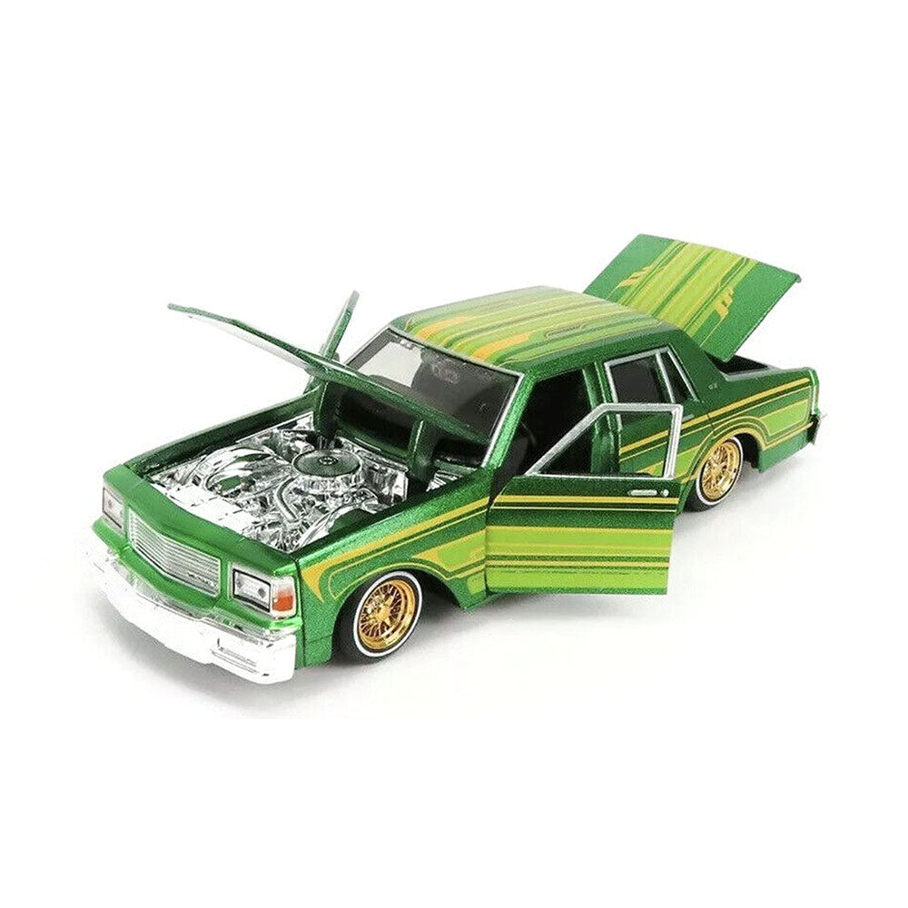 Maisto Licensed 1:24 Scale Design Lowriders Chevrolet Caprice 1987 Diecast Model Car Green