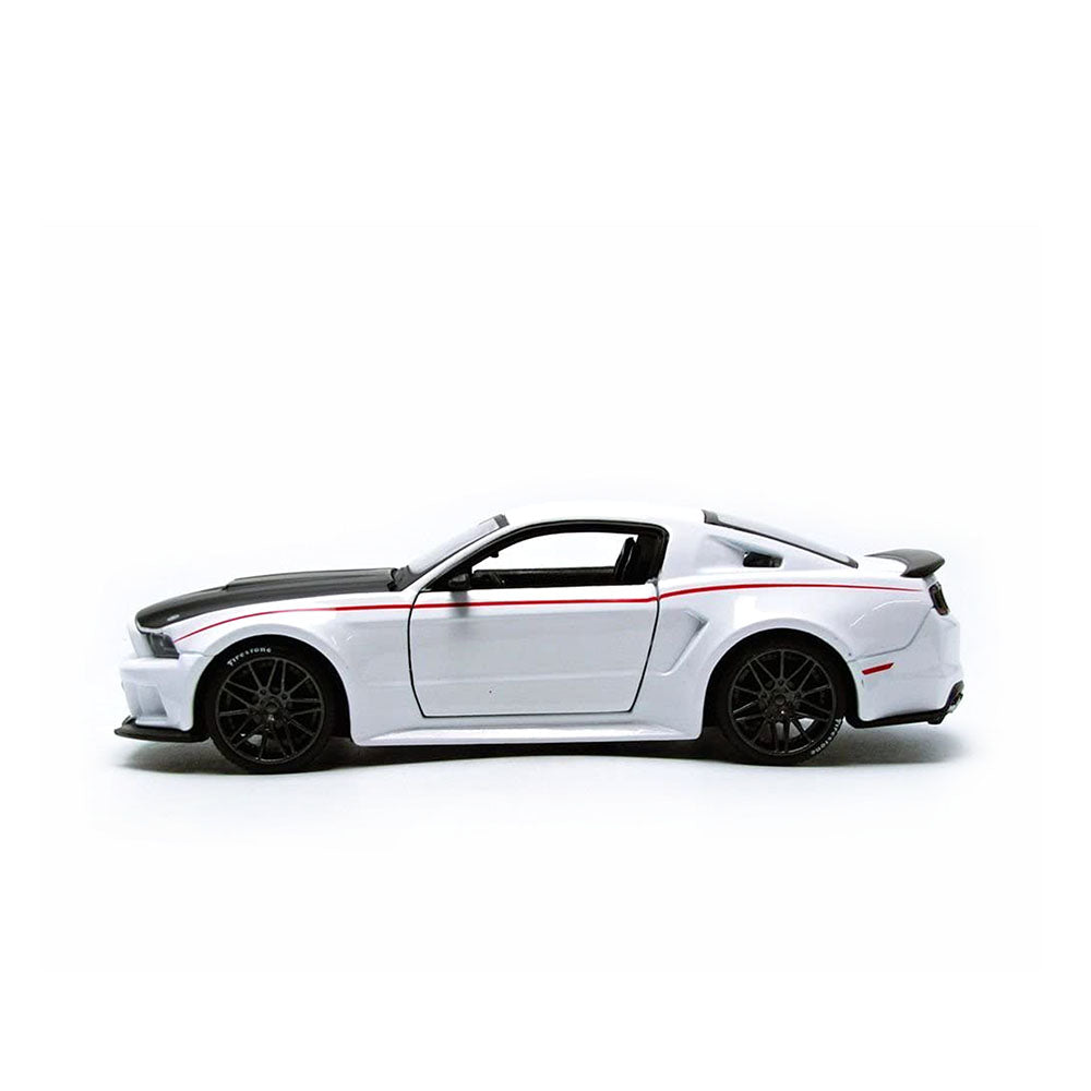 Maisto Licensed 1:24 Scale Ford Mustang Street Racer 2014 Diecast Model Car White