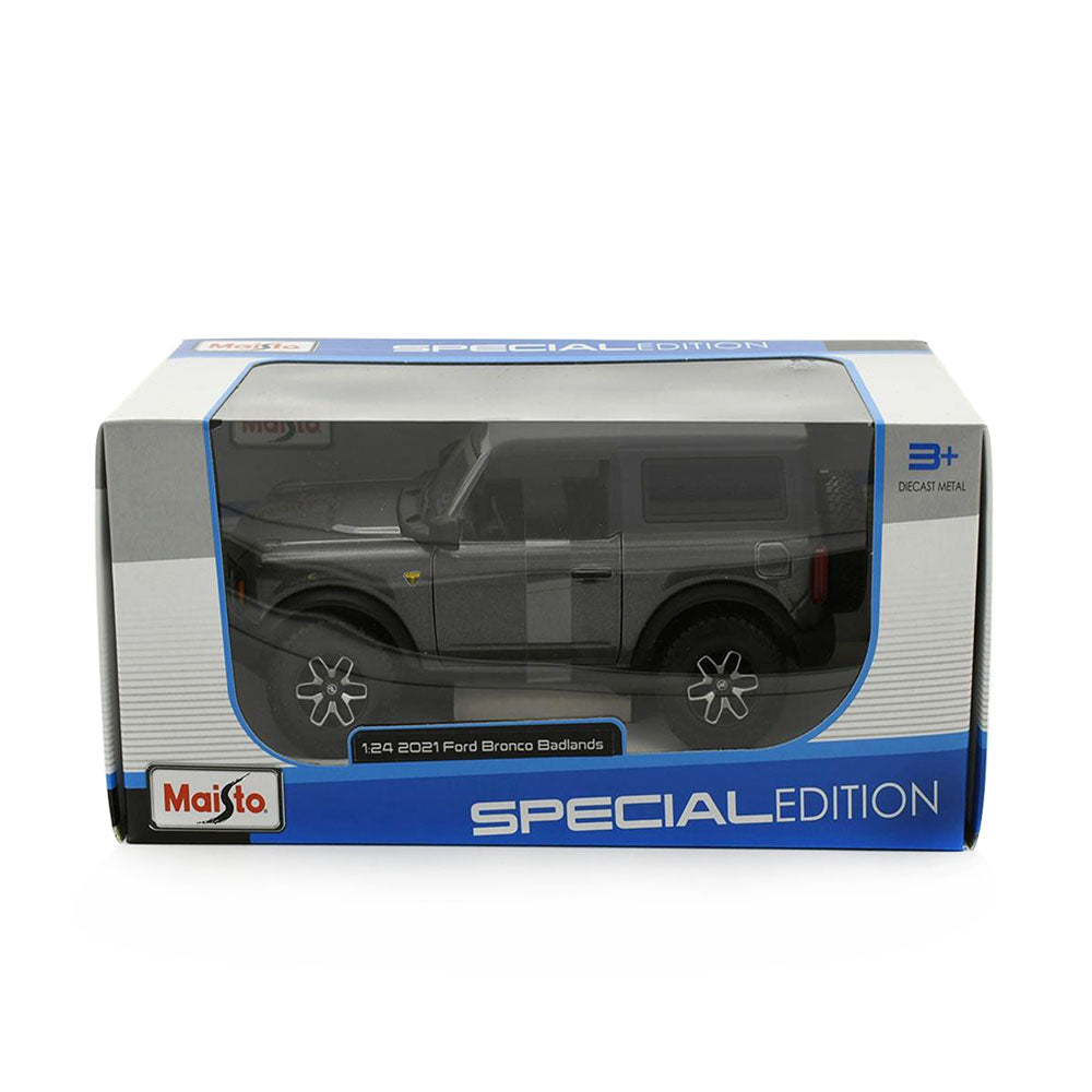 Maisto Licensed 1:24 Scale 2021 Ford Bronco 2 Door SUV Badlands Diecast Model Car Gray