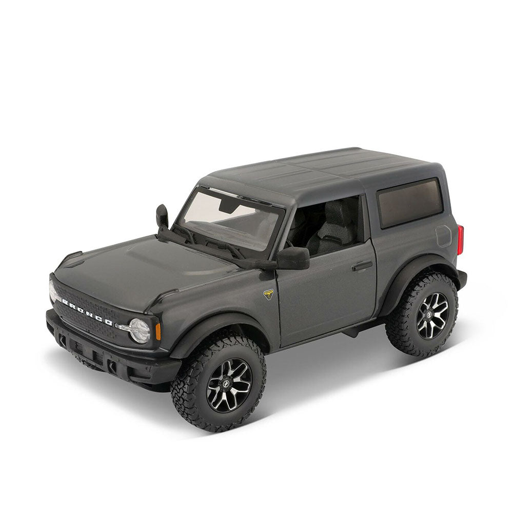 Maisto Licensed 1:24 Scale 2021 Ford Bronco 2 Door SUV Badlands Diecast Model Car Gray